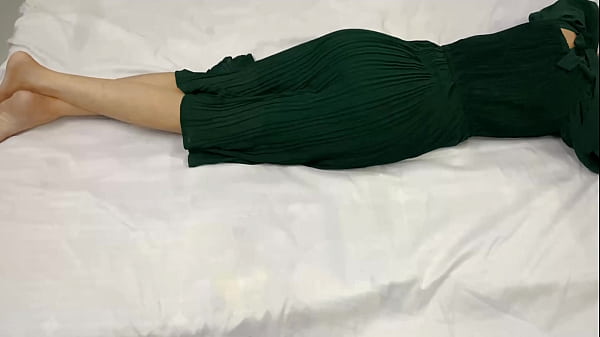 Saat Adik Tiri Ku Yang Masih 18 Tahun Sendirian Di Kamar, Aku Masuk Dan Menikmati Tubuhnya Semalaman Penuh.