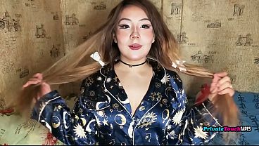 Gadis Gemuk Rusia Paha Besar Mainin Memek Sempitnya Pakai Dildo Di Dalem