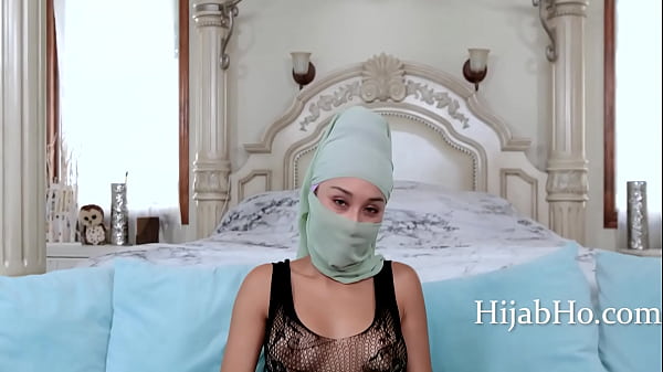 Ibu Tiri Berhijab Bikin Tenang, Tapi Bikin Panas – Cali Lee