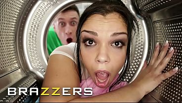 Tonton Koleksi Panas Brazzers, Para Bintang Paling Hot Terjebak Skenario Liar Dan Berujung Ngentot Keras
