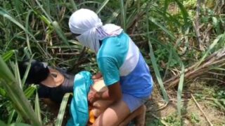 Nyonya Besar Digenjot Kuli Bangunan Di Kebun India, Crot Di Mana-mana.