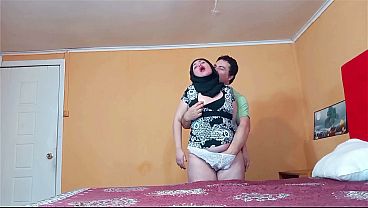 Wanita Berjilbab Digebrak Dari Belakang, Nafasnya Tersengal-sengal, Pinggulnya Bergoyang Liar.