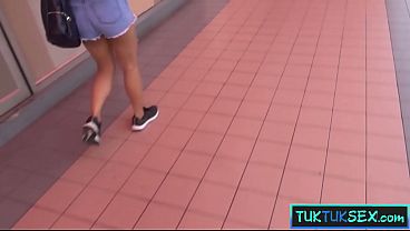 Gadis Lokal Thailand Digebet Di Dalam Tuk-tuk, Langsung Digiring Ke Hotel Buat Main