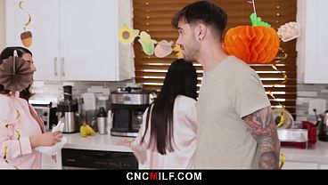 Ibu Tiri Marica Yang Seksi Langsung Belajar Tradisi Bebas Pakai Keluarga Ini.