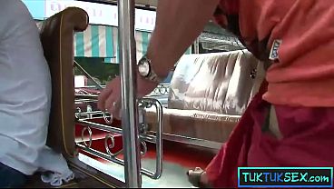 Gadis Thai Montok Digoyang Di Dalam Tuk-tuk, Siap Dimanjain Nafsu Bejat