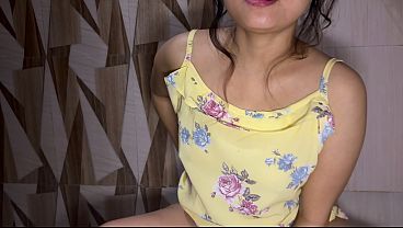 Gadis India Bertubuh Montok, Rutinitas Hariannya Bebersih Memek Dan Pipis. (a.i)