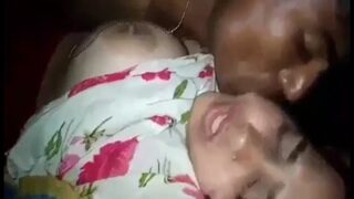 Gadis Seksi Biarin Cowok Miskin Ngentot Memeknya Di Mms Desi Xxx