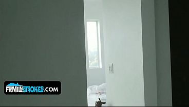 Blonde Montok Daisy Stone Dibejek Habis Sama Abang Tiri Yang Lagi Horny