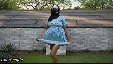 Hijab Mahasiswi Muslim Jogging Di Tempat Umum, Ngewe Demi Duit