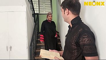 Arab Bhabhi Main Client Ke Saath Chudai Karti Hai