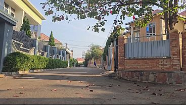 Astaga, Seorang Ibu Arab Lagi Colmek Di Depan Rumah Dekat Jalan Raya