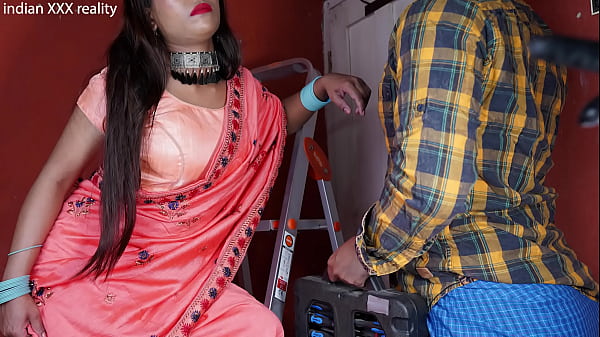 Bapak-bapak India Montir Nakal Ngebut Di Kamar Mandi, Bikin Basah Kuyup