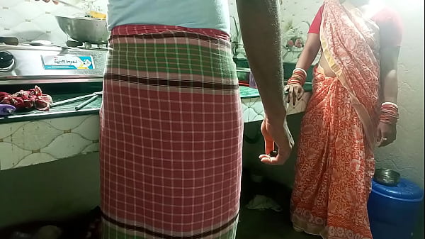 Memsahab Ne Kitchen Mein Naukar Ko Patakar Apni Choot Ki Chudai Karayi!